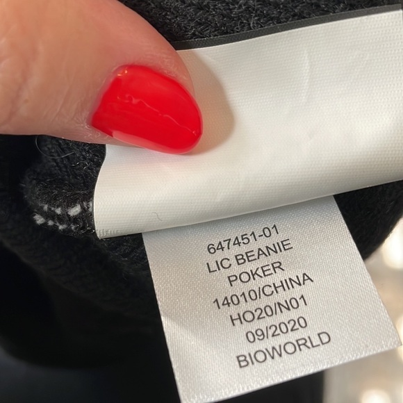 Pokémon Pikachu Pokeball Knit Beanie Hat size L/XL - Picture 5 of 13